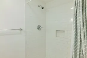 Large Open Concept 1BR/1Bath w Full Kitchen - Image 3