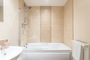 Apartment 8 - Image 2
