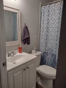 5 Minutes from Downtown! Cheerful Four Bedroom Home - Image 2