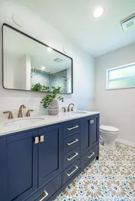 Clean & Centrally located to Busch Gardens USF Tampa Zoo Family & Pet Friendly - Image 5