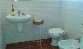 Exclusive villa with swimming pool, 6 km from the sea in a panoramic position - Image 3