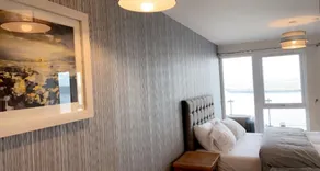 Kent Breath-Taking VIEW 2BD/2BA With Free Parking - Image 3
