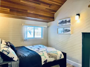 Cheerful 4 Bedroom Lakefront Cottage+Guest House Near Algonquin Park - Image 3