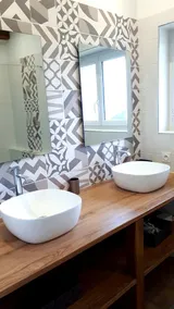 Belle maison en pierre avec cheminée et piscine - Image 3