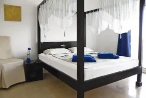 Large villa with heated pool directly on the lagoon beach with private jetty - Image 2