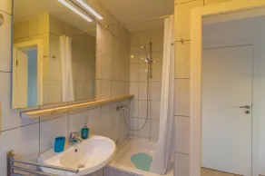 Beach Apartment 2: private bathing area, sandy beach, wireless internet, ideal for families - Image 3