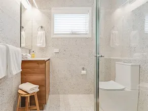 Elysium Cottage - A Cosy Retreat with Water Views - Image 3