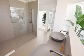Spectacular Villa in privilege location, total privacy. FREE WIFI - Image 3