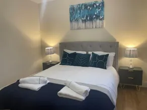 Luxurious 1 bedroom flat with free parking - Image 5