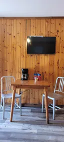 #15 Off the Hook-Uncertain Lodge and Inn - Image 2
