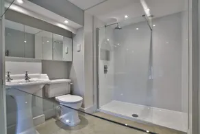 40 guests · 13 bedrooms · 23 beds · 10.5 bathrooms - Image 4