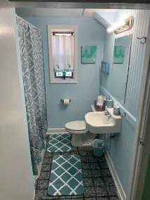 Beach Side Studio #1 - Pet Friendly, WiFi, Off-Street Parking, Large Smart TV - Image 4