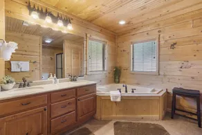 Cabane en rondins avec bain à remous! Caribou Canyon Lodge! - Image 4
