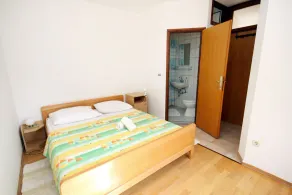 1-Zimmer-Ferienwohnung mit Terrasse und Meerblick Ivan Dolac, Hvar (A-592-c) - Image 3
