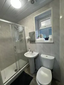1-bed Apart-nottingham-free Parking - Image 2