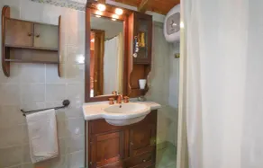 Awesome home in Sant'Alfio with house sea view - Image 3