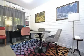 LOCATION LIFESTYLE CONVENIENCE! WIFI NETFLIX WINE - Image 4