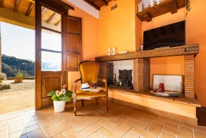 A nice ground floor apartment with covered patio - Image 2