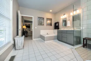 Beau 4 BR, 4. 5 Bath, maison exécutive avec piscine creusée et accessible aux handicapés! - Image 3