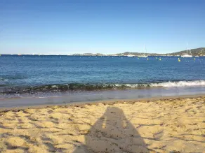 SÄLLSYNT! På stranden - Exceptionell utsikt PORT GRIMAUD<br>Luftkonditionerad lägenhet - Image 4