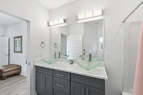 Modern Pine-scented Retreat 30 Mins To Beach! 3 Bedroom Home - Image 4