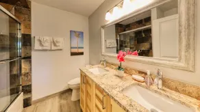 Ground Floor Lakefront Resort, Private Dock, Heated Pool & Spa, Close to Beach - Image 2