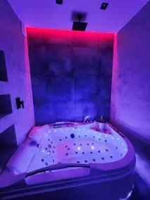 CentralHouse DomApart Studio with Jacuzzi & Prosecco! - Image 5