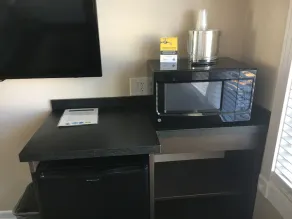 Glenmore Plaza Hotel - Image 2