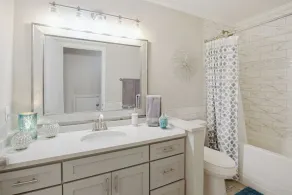 Cozy Clean Updated Townhome, Central located! - Image 4