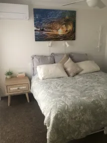 BRIGHT TOWNHOUSE, WALK EVERYWHERE - Image 5