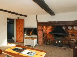 2 GREENSLEEVES, pet friendly, with open fire in Friston - Image 3