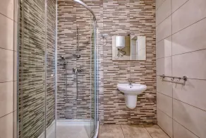 Spacious 4 Bedroom & 4 Bathrooms Apartment - Image 4