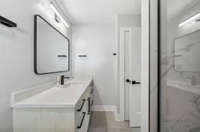3-bedroom 2-bathroom! FREE Heated Pool! Close Beaches! Pet! CLEAN! - Image 4
