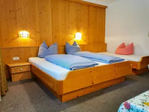 Stunning private villa for 24 people with WIFI, TV and balcony - Image 4