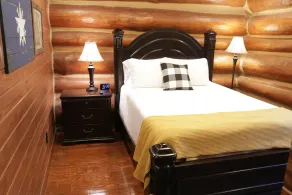 Log Cabin With Trails/Pool/Game Room/Acreage/ Near Houston - Image 5