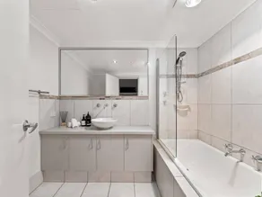 Townhouse 212 - spacious modern town central townhouse - Image 3