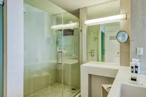 18th Floor, Snowbird-Friendly Condo with Shared Pool, Ocean View, and Fast WiFi - Image 3