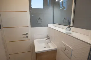 Seaside Luxury Suites - Image 5