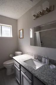 Cozy and Spacious 3 Bedroom Home in Sugarland - Image 3