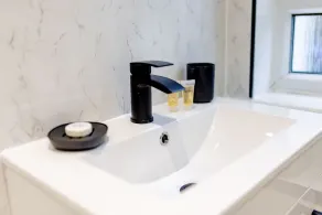 Maison-Salle de bain privée - Image 5