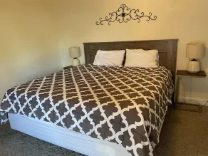 Great, clean house in the middle of Medford - Image 3