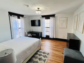 Romantic apt:West End +parking - Image 5