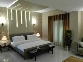 A well groomed Roof-Top garden and a Jacuzzi just by your penthouse! - Image 5