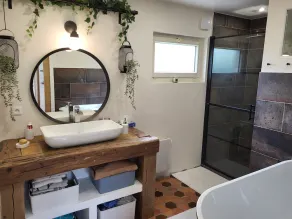 Beautiful cottage with heated pool, sleeps 8 - Image 4