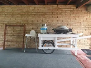 Classic Lancelin split level 70s beach house with ocean views, sleeps 8 - Image 4
