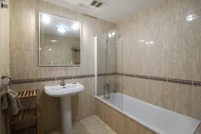 2 bedroom, 3 beds, 2 bathroom apartment, pool, parking, Puerto Banús, Marbella. - Image 3