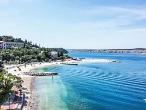 Smuk lejlighed for 4 personer med klimaanlæg, pool, WIFI, TV og gårdhave - Image 4