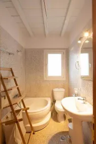 Dreamscape Cozy 3-Bedroom Mykonos Hideaway - Image 2
