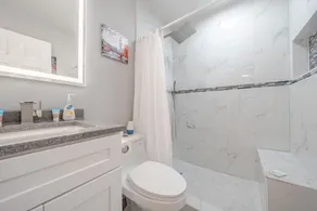 New!! Modern Serenity 3 Bedroom Townhouse, private Beach- 2 Free parking spots - Image 5