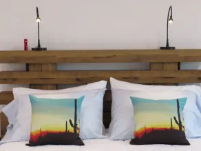 Damselfly Studio. Contemporary, comfortable retreat with gorgeous views near SNP - Image 5